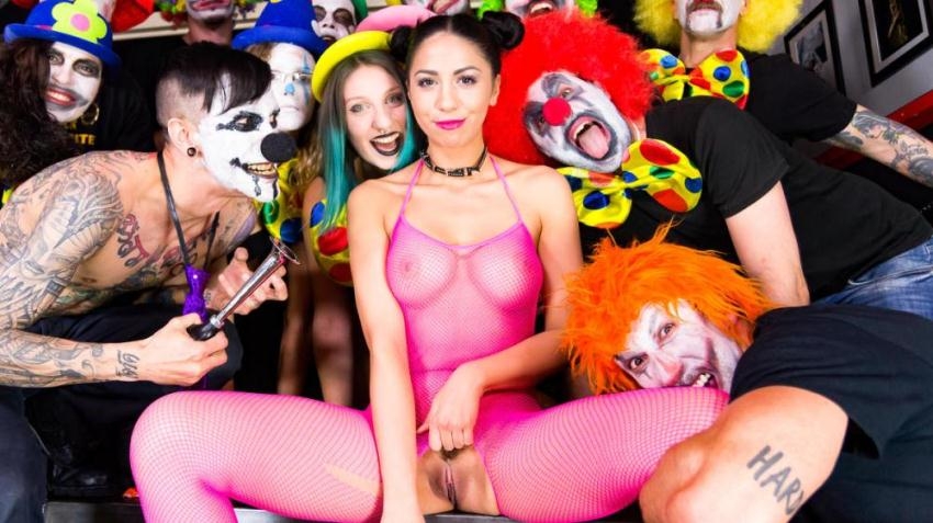 CrowdBondage - Julia De Lucia, Emilio Ardana - Intense clown BDSM group torture with gorgeous Romanian Julia De Lucia (2018/FullHD/2.22 GB)